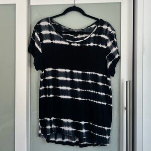 Coin 1804 Women’s Tie-Dye Button Back Short Sleeve Tee